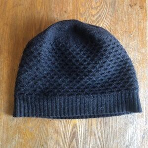 Erdaine merino wool hat